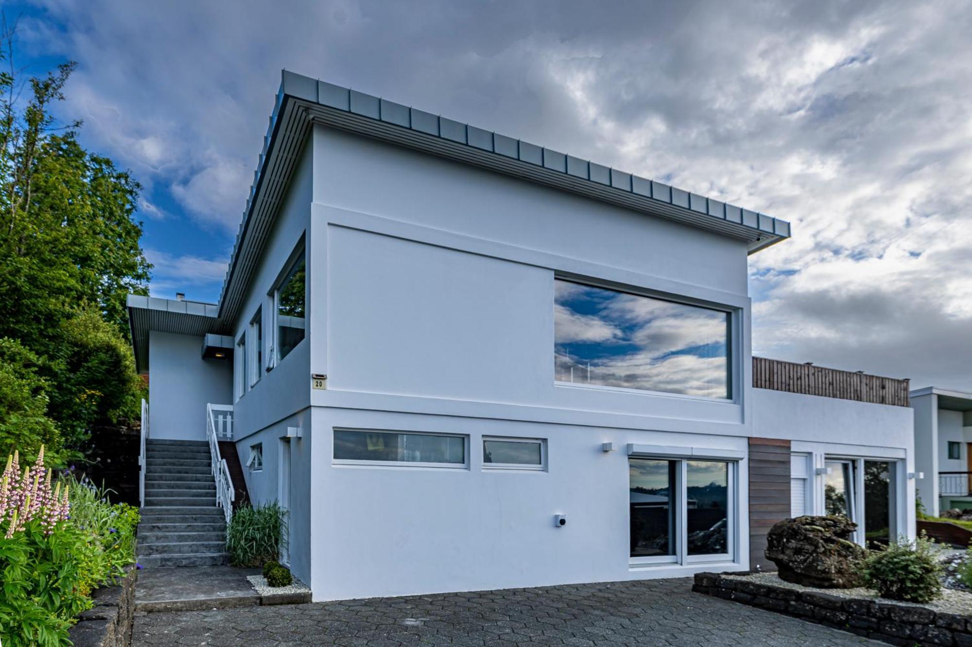 Iceland Sjf Villa, Hot Tub & Outdoor Sauna Amazing Mountains And City View Over Reykjavik Exterior photo